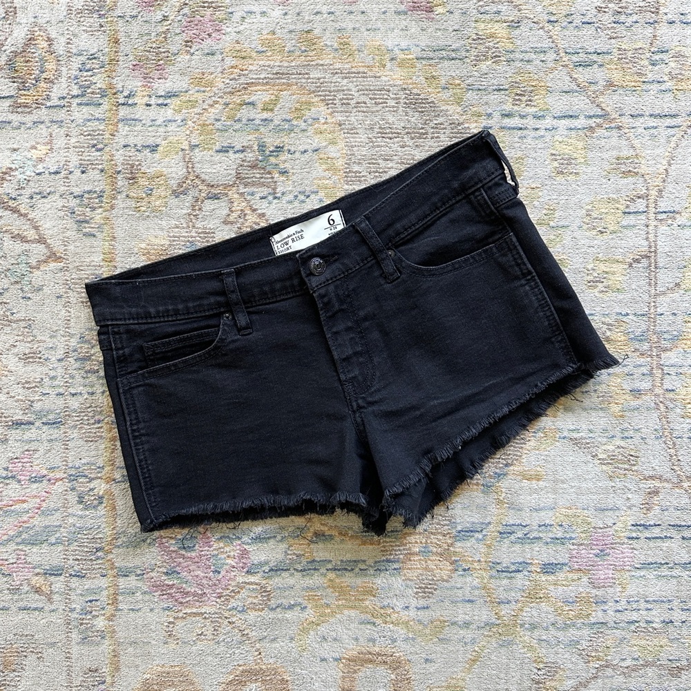 🖤 A&F Cutoffs • Size 6 / 28 W